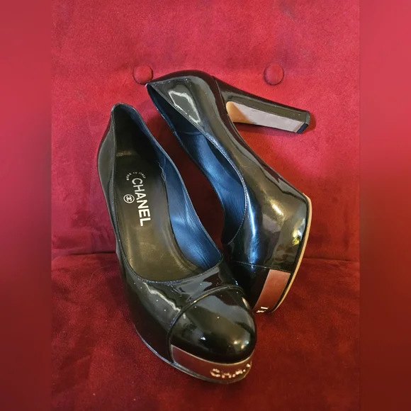 CHANEL Plated Chrome Logo Black Patent Leather Heels Sz38 (8) - Picture 14 of 15